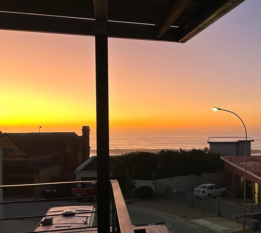 To Let 7 Bedroom Property for Rent in Wavecrest Eastern Cape